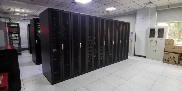 <i style='color:red'>机房建设</i>时应该提前考虑哪些事情