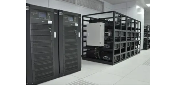 <i style='color:red'>机房环境监测</i>系统介绍